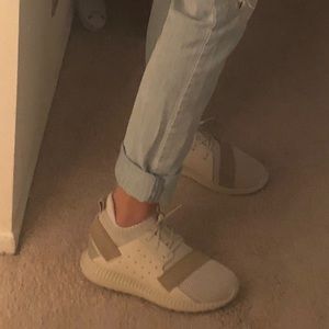 Sneakers under armour